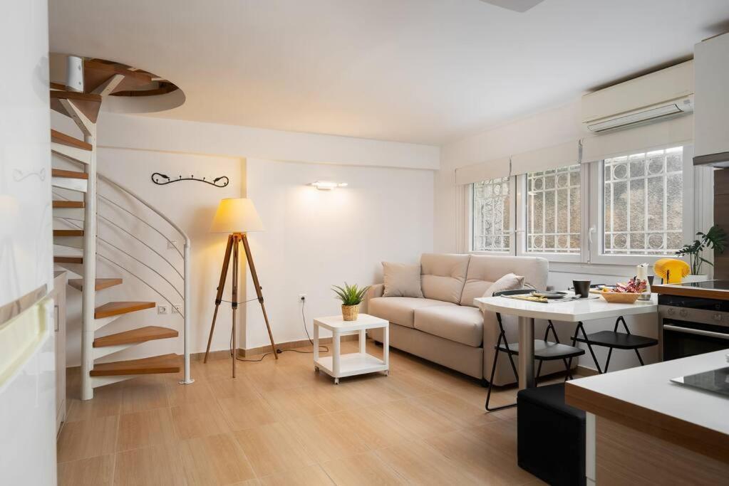 Modern Two Level Apartment In The Heart Of Ateny Zewnętrze zdjęcie