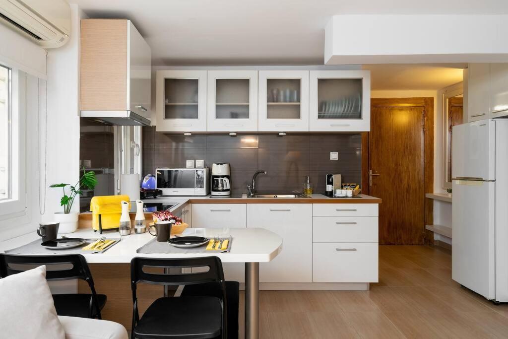Modern Two Level Apartment In The Heart Of Ateny Zewnętrze zdjęcie